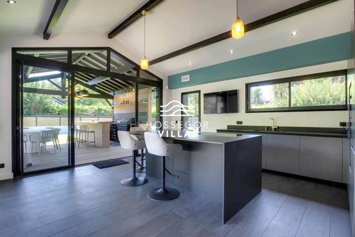 Image No.8-4 Bed House for sale