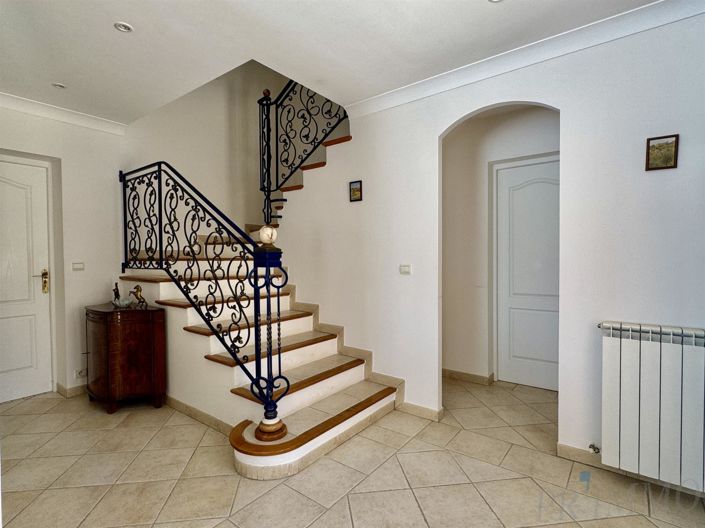 Image No.12-4 Bed House for sale