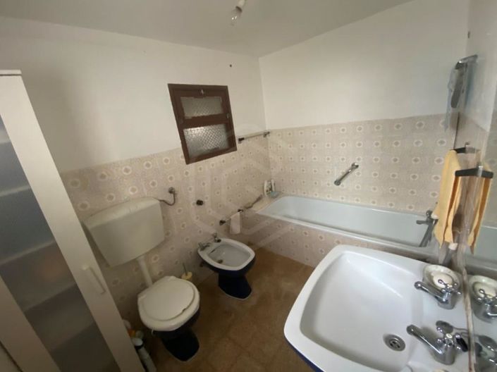 Image No.12-3 Bed House for sale