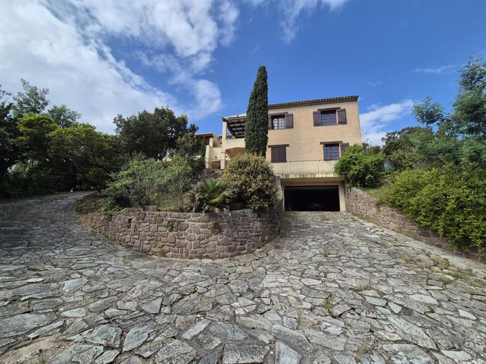 Image No.1-12 Bed House for sale