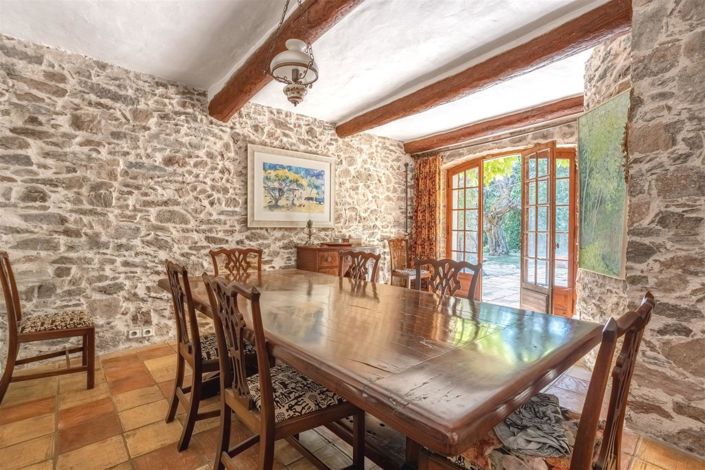 Image No.10-9 Bed Property for sale