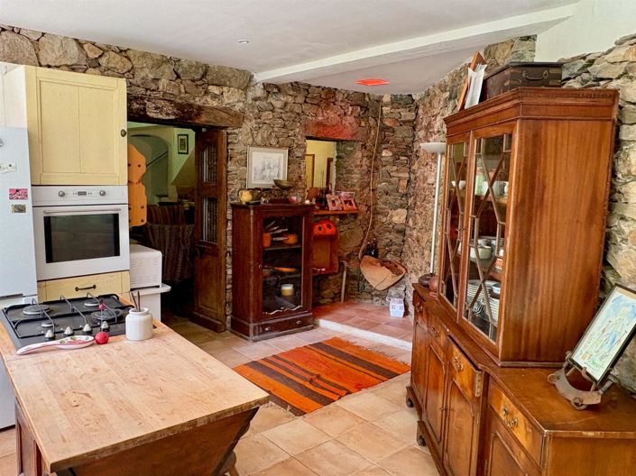 Image No.13-9 Bed Property for sale