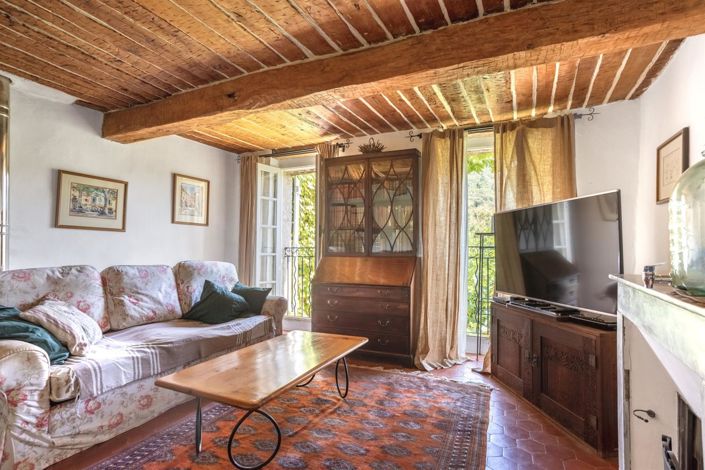 Image No.15-9 Bed Property for sale