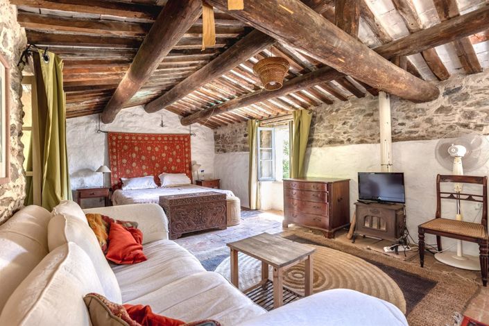 Image No.8-9 Bed Property for sale