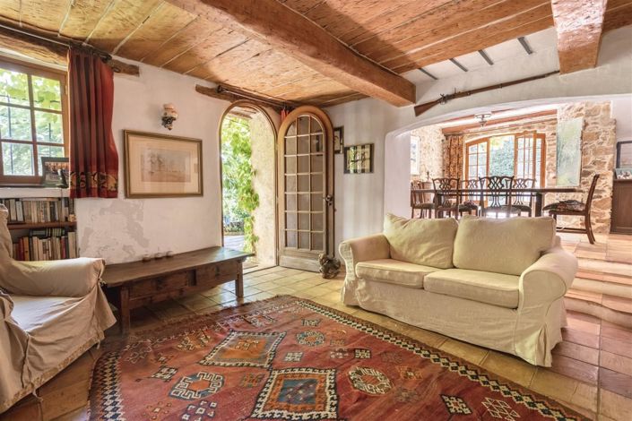 Image No.9-9 Bed Property for sale