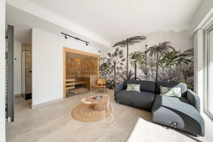 Image No.9-4 Bed House for sale