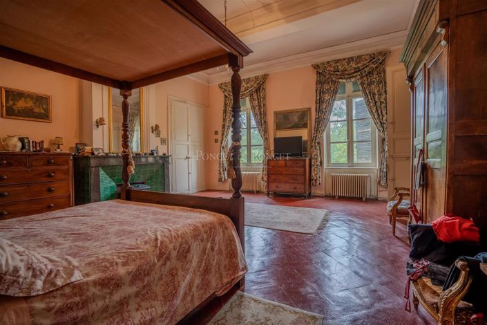 Image No.24-6 Bed House for sale