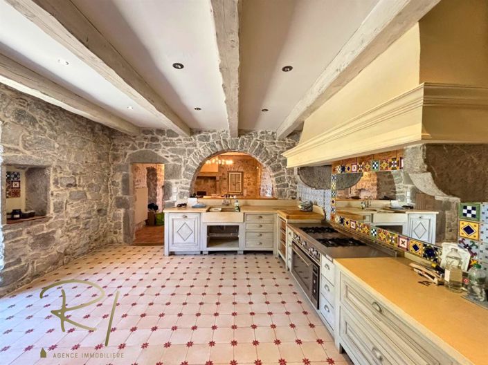 Image No.8-5 Bed House for sale