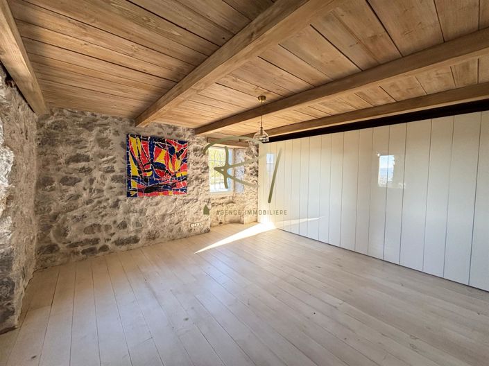 Image No.9-5 Bed House for sale