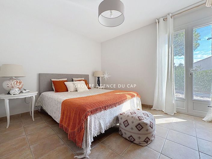 Image No.10-3 Bed House for sale