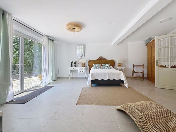 Image No.12-3 Bed House for sale