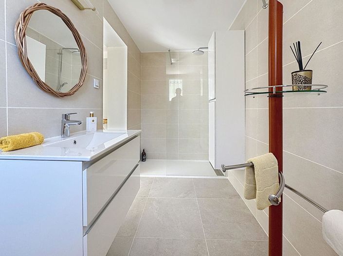 Image No.14-3 Bed House for sale