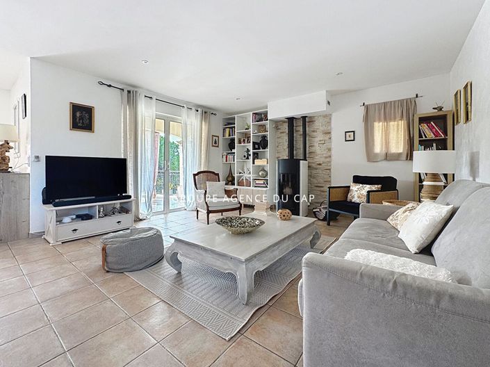 Image No.8-3 Bed House for sale