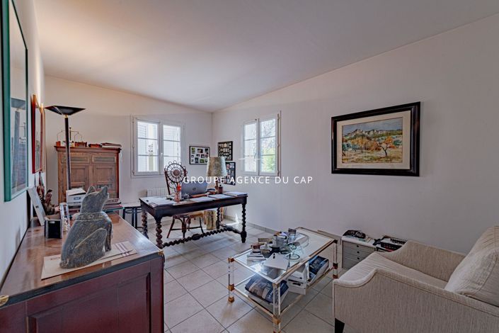 Image No.10-4 Bed House for sale