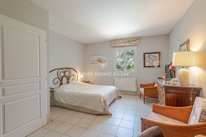 Image No.11-4 Bed House for sale