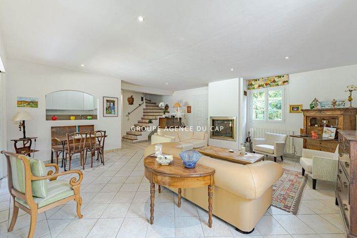 Image No.3-4 Bed House for sale