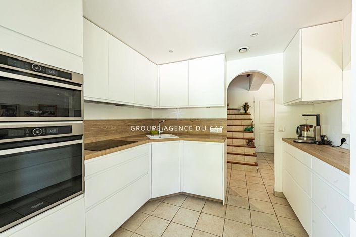 Image No.7-4 Bed House for sale