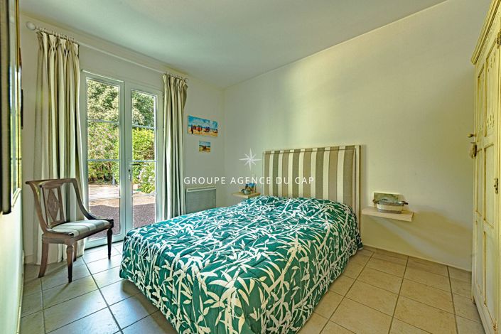 Image No.8-4 Bed House for sale