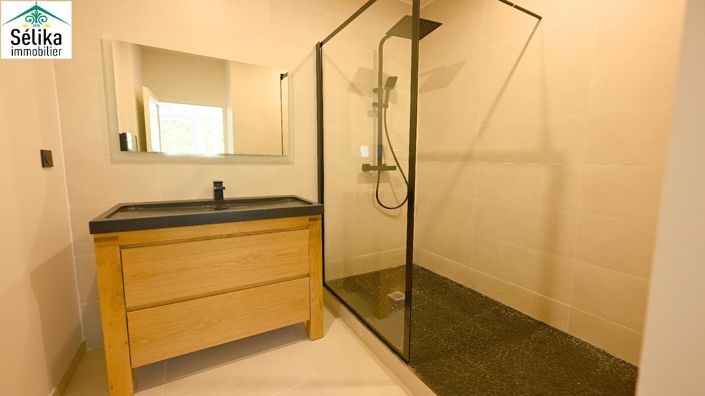 Image No.10-4 Bed House for sale