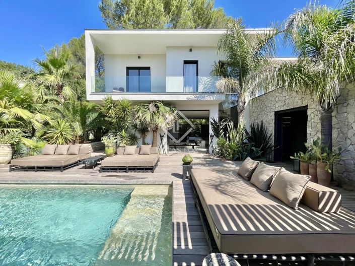 Image No.1-5 Bed House for sale