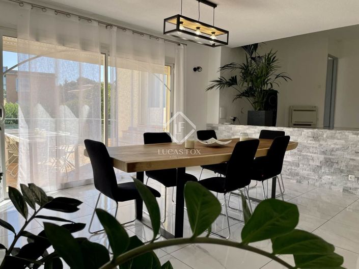 Image No.15-4 Bed House for sale