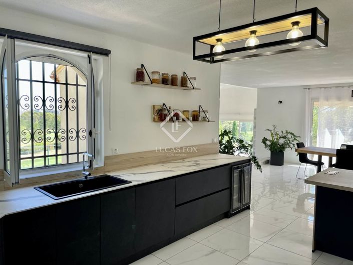 Image No.17-4 Bed House for sale