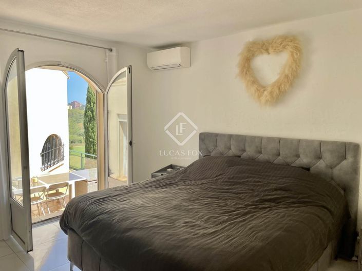 Image No.18-4 Bed House for sale