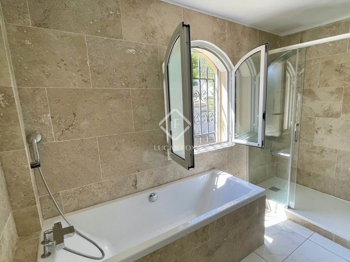 Image No.20-4 Bed House for sale