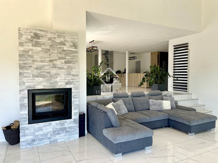 Image No.4-4 Bed House for sale