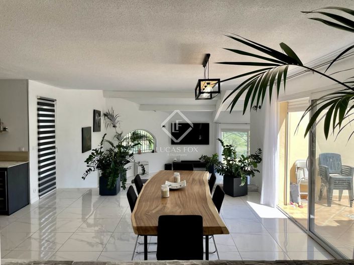 Image No.6-4 Bed House for sale