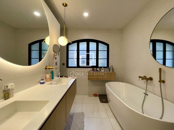 Image No.10-6 Bed House for sale