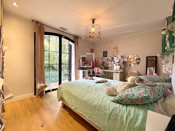 Image No.11-6 Bed House for sale