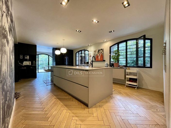 Image No.19-6 Bed House for sale