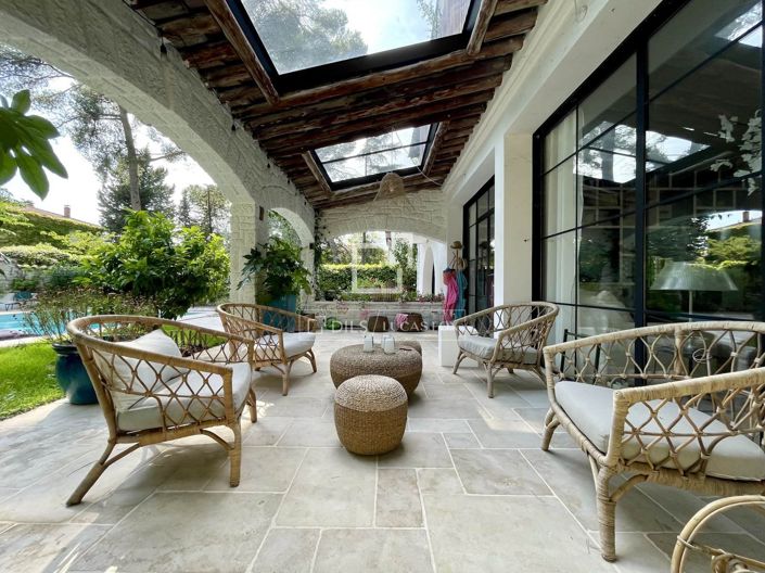 Image No.2-6 Bed House for sale