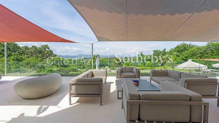 Image No.10-7 Bed Property for sale