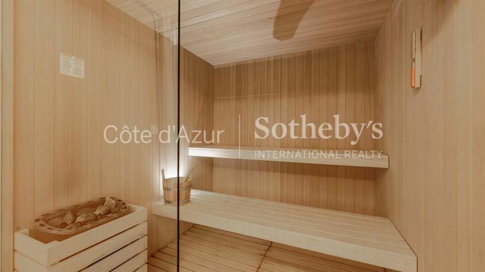 Image No.15-7 Bed Property for sale