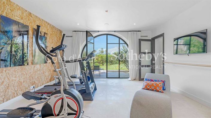 Image No.16-7 Bed Property for sale