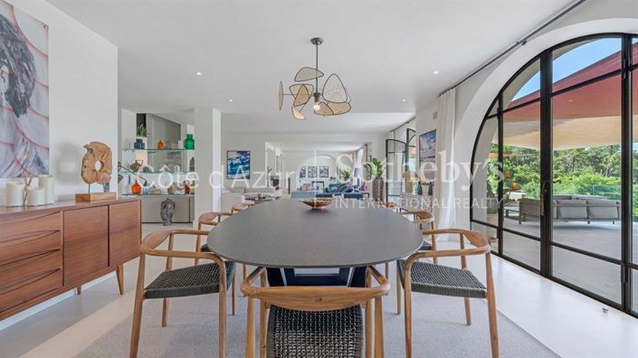 Image No.9-7 Bed Property for sale