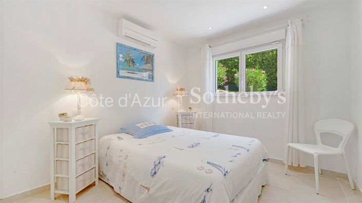 Image No.10-4 Bed Property for sale