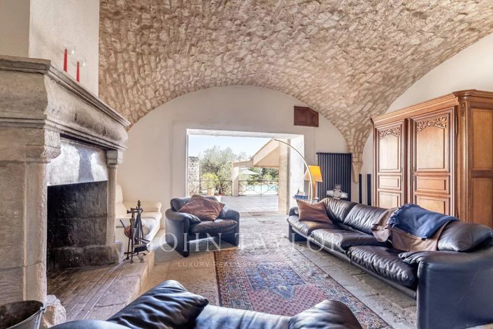 Image No.7-5 Bed House for sale