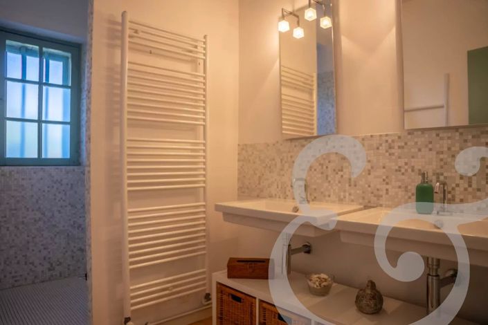 Image No.24-5 Bed House for sale