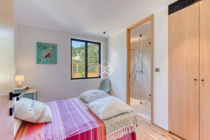 Image No.13-4 Bed House for sale