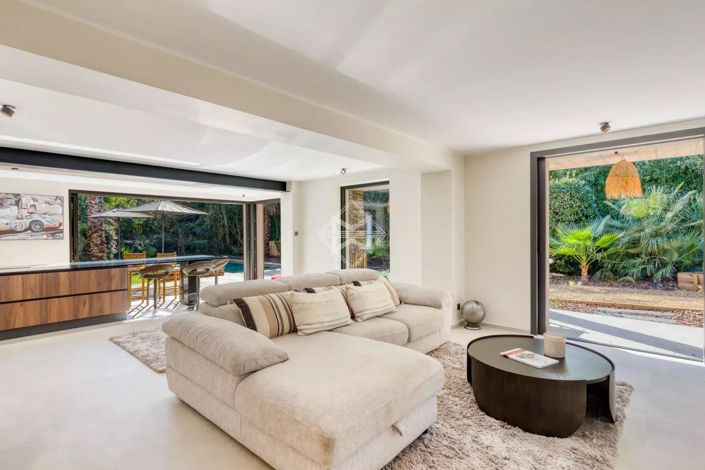 Image No.8-4 Bed House for sale