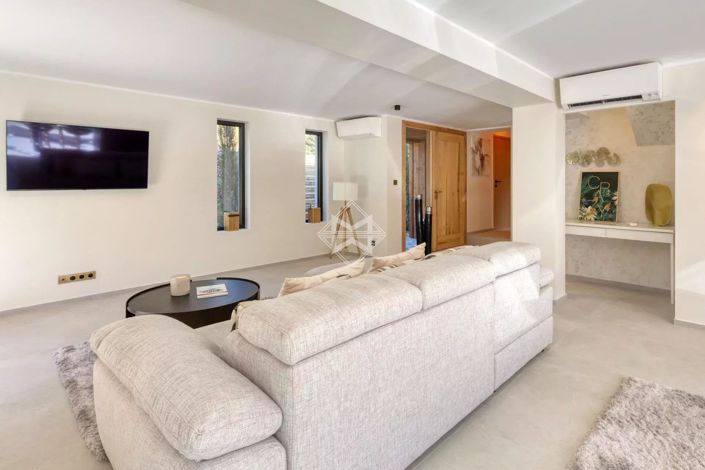 Image No.9-4 Bed House for sale