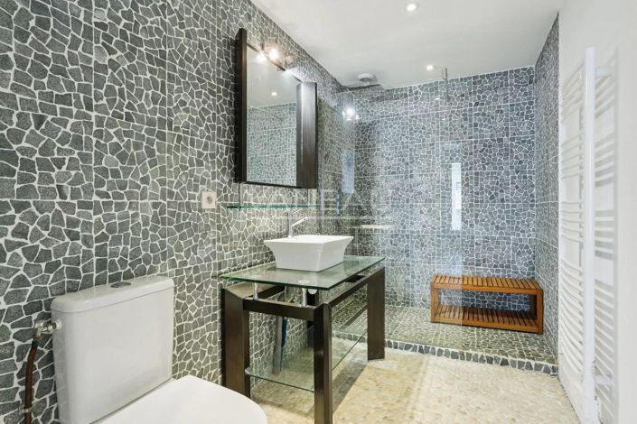 Image No.7-5 Bed House for sale