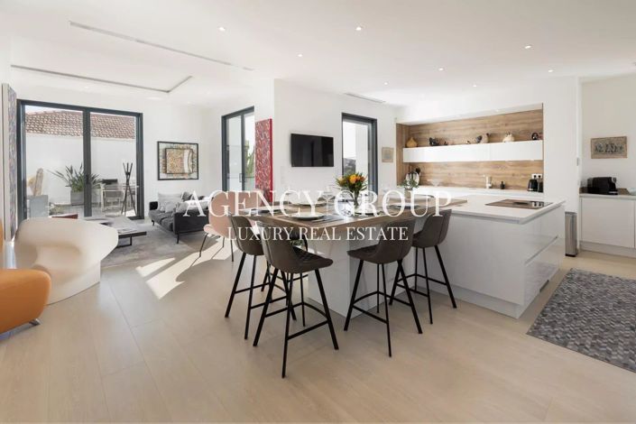 Image No.1-4 Bed Apartment for sale