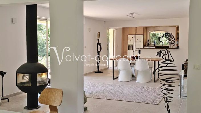 Image No.2-4 Bed House for sale