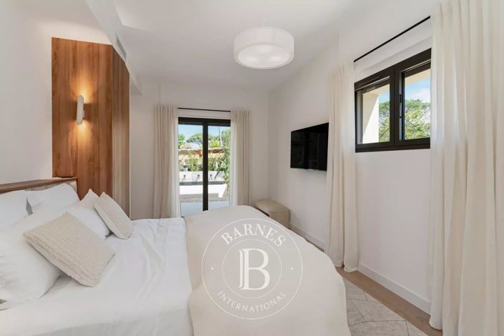 Image No.11-5 Bed House for sale