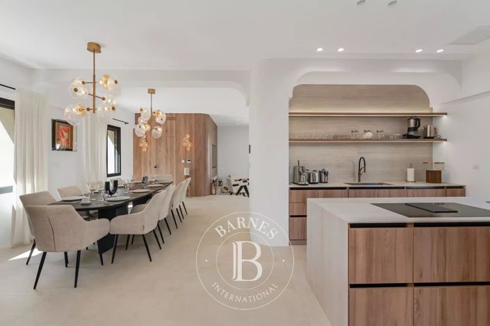 Image No.6-5 Bed House for sale