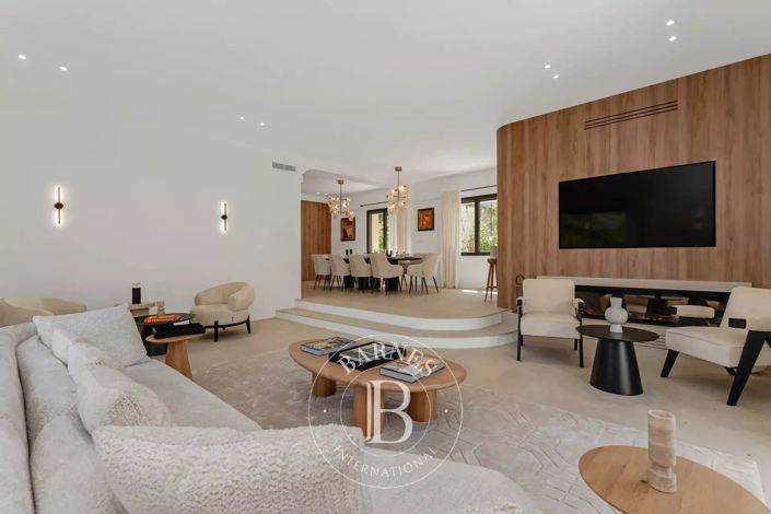 Image No.9-5 Bed House for sale